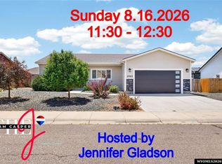 1943 Zuni Trl, Bar Nunn, WY 82601