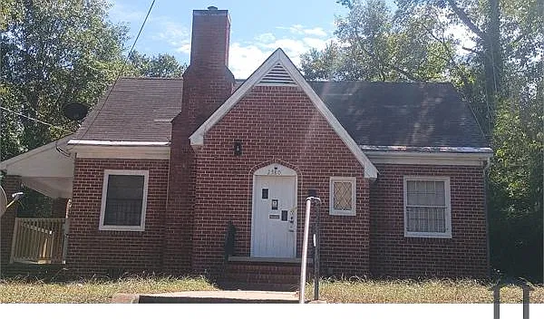 3 bed, $1,200 — Photo 2