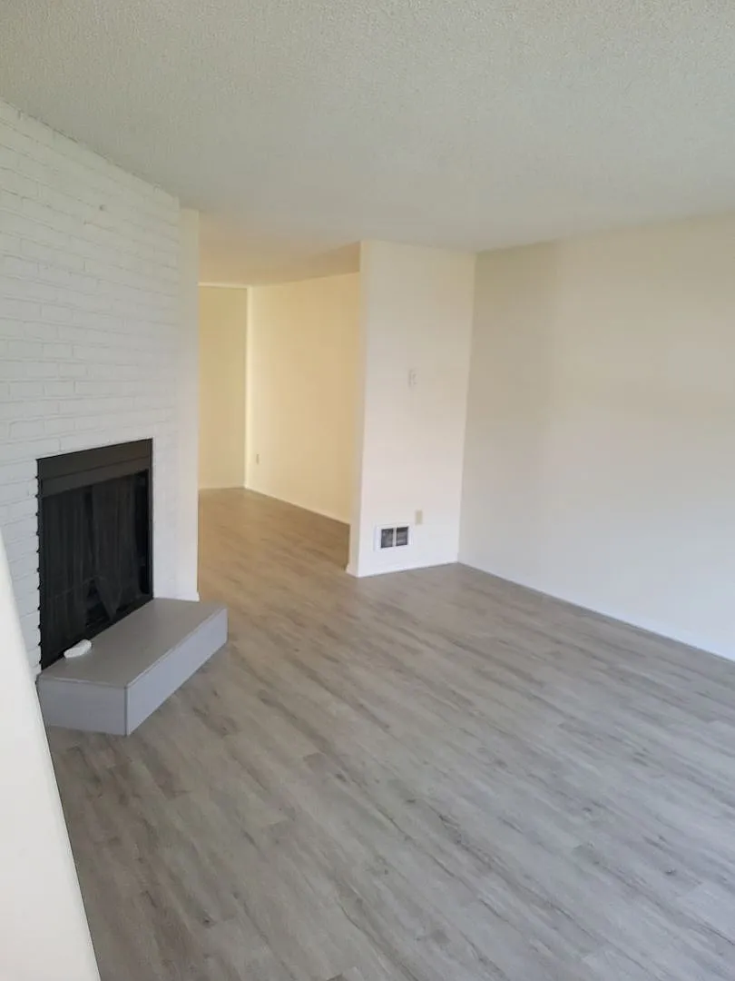 Seahurst Duplex -5208 Seahurst Ave — Photo 4
