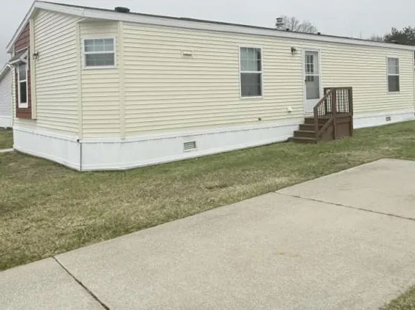 1319 Sugar Tree Blvd, Caro, MI 48723