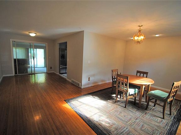 5th image of 418 Brookwood Dr