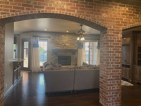 5th image of 1100 Canteberry Dr