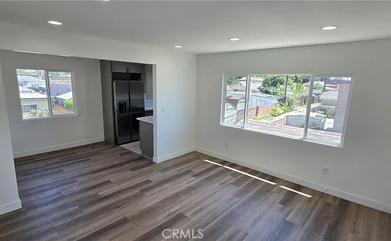 833 E 92nd St — Photo 5