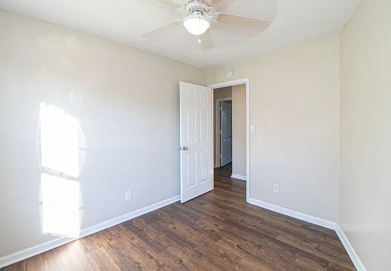 529 Indian Ave — Photo 11