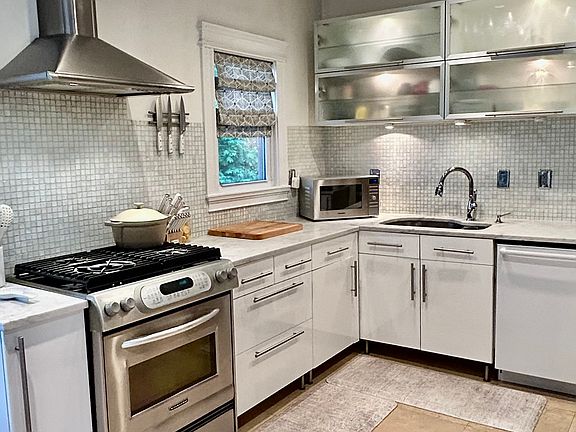 3rd image of 47 Rosemont St #2