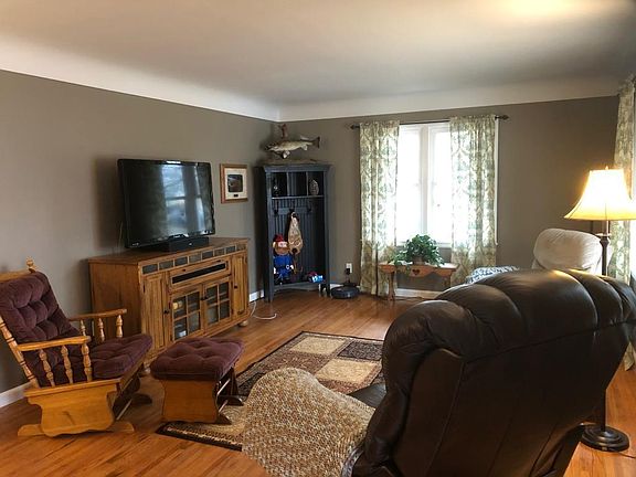 5th image of 706 1st Ave NW