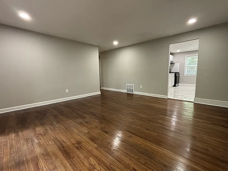 210 Burwell St #5 — Photo 3