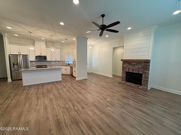 3rd image of 302 Tall Oaks Ln