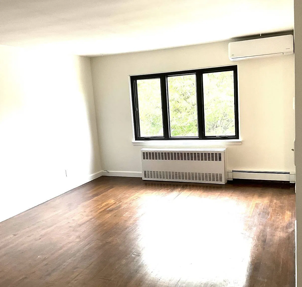 2 bed, 1.0 bath, 946 sqft, $2,975 — Photo 1
