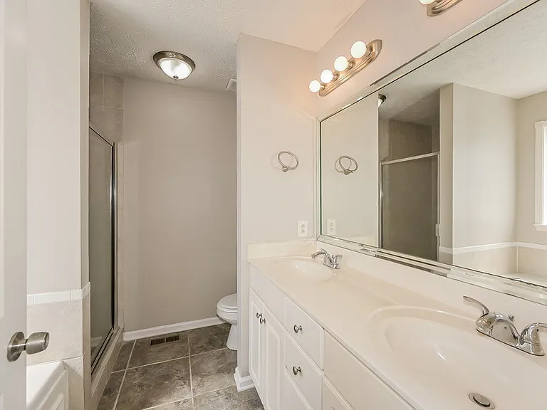 2521 Kilkenny Ct — Photo 12