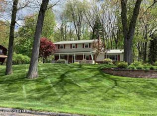 21 Maple Rdg, Ballston Lake, NY 12019