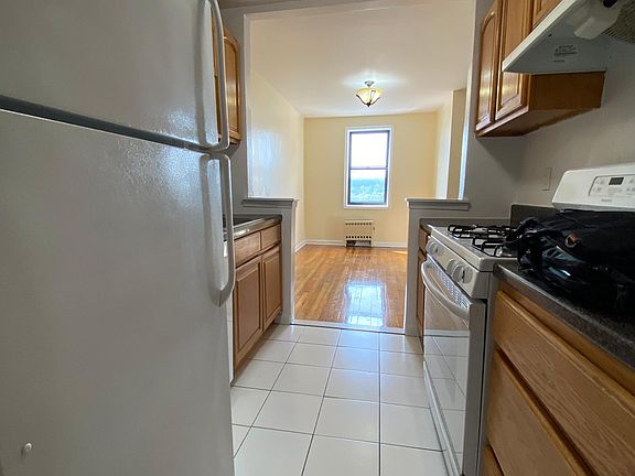 3rd image of 260 N Broadway #7J