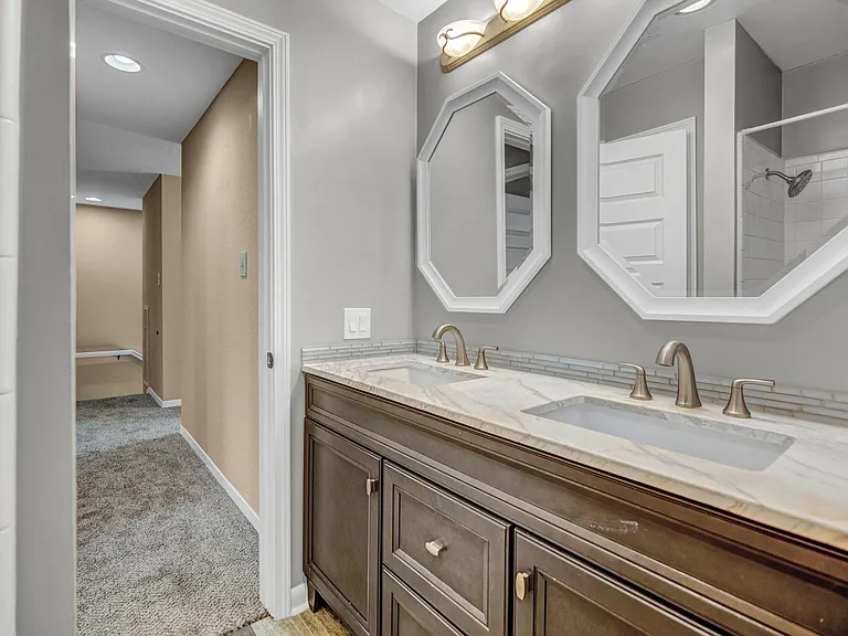 1659 W Sam Houston Pkwy S — Photo 33
