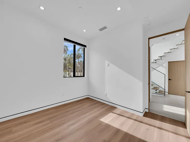 19021 Ingomar St — Photo 13