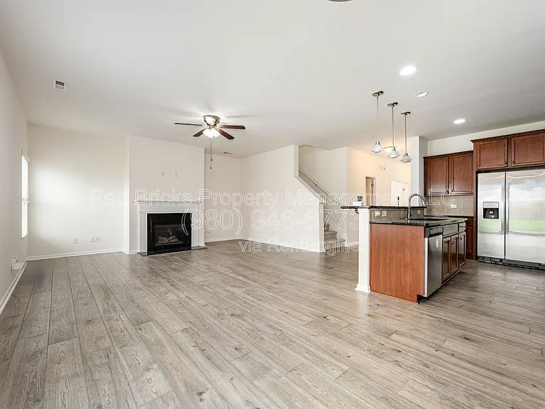 3530 Alister Ave SW — Photo 10