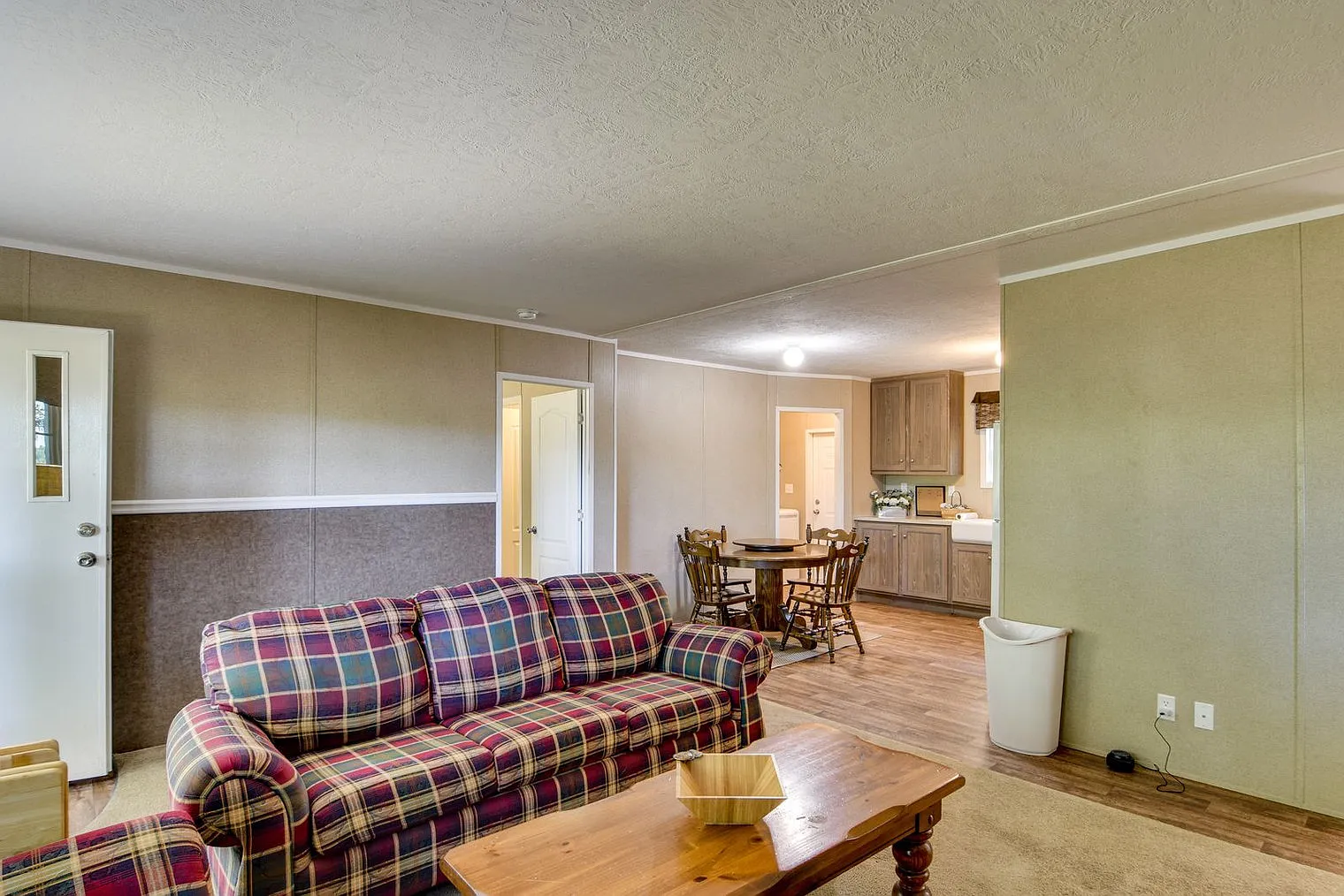 2 bed, 2.0 bath, 1140 sqft, $3,027 — Photo 4