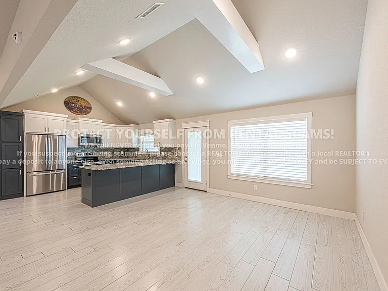 313 N Tacoma St — Photo 5