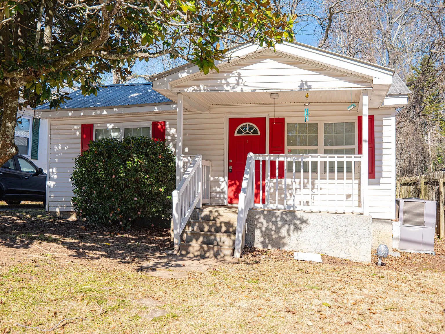 3 bed, 848 sqft, $1,295 — Photo 1