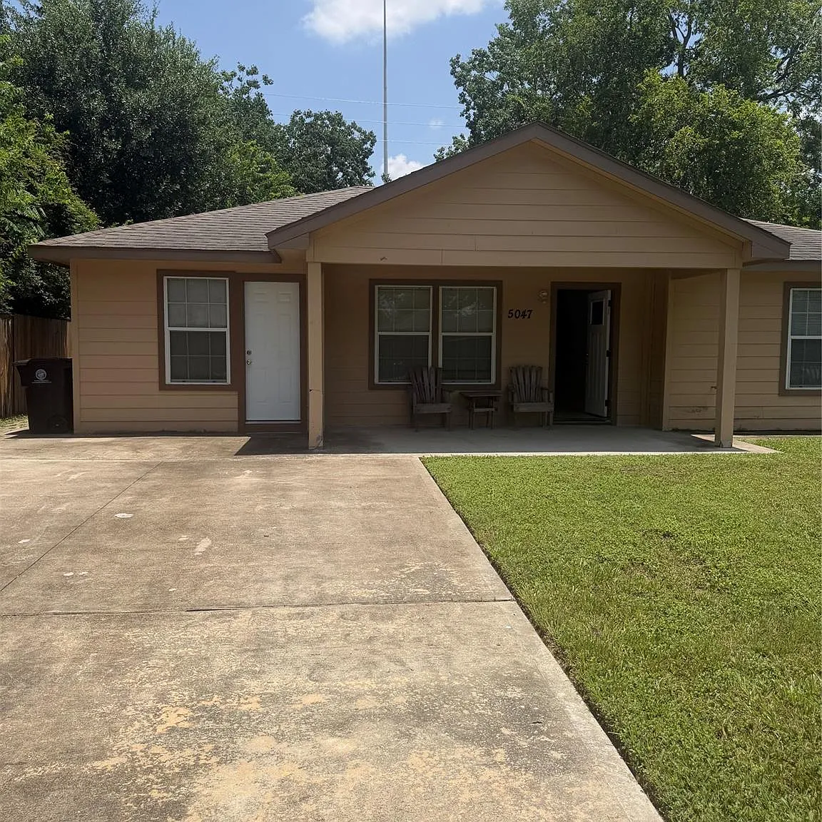 2 bed, 1.0 bath, 1100 sqft, $1,200 — Photo 1