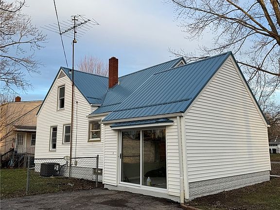 5th image of 880 Meadowbrook Ave SE