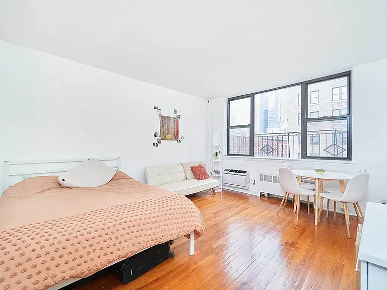400 W 45th St #5D — Photo 1