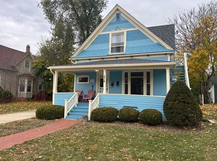 376 Jefferson Ave, Elgin, IL 60120