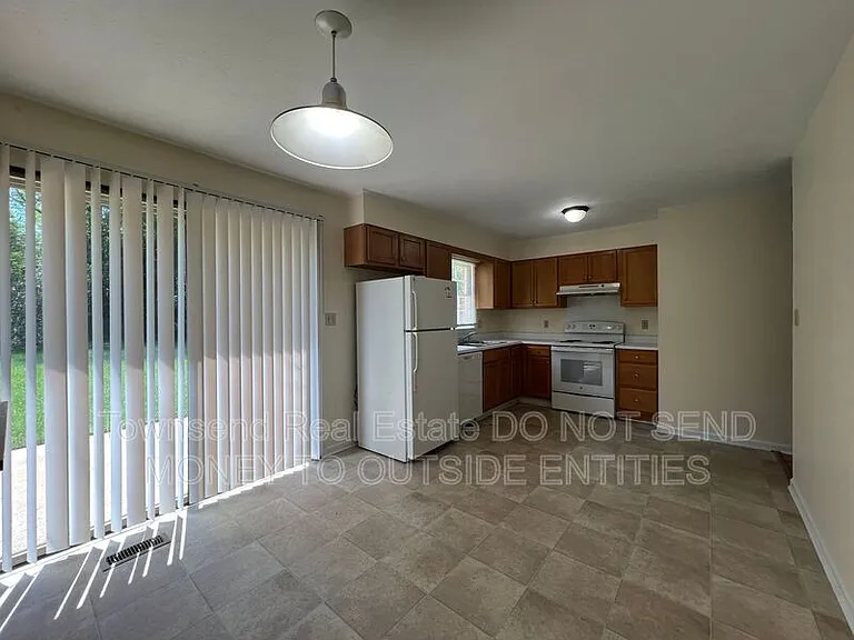 2213 Stanton St — Photo 5