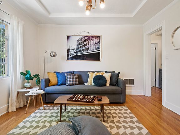 5th image of 2829 SE Belmont St APT 308