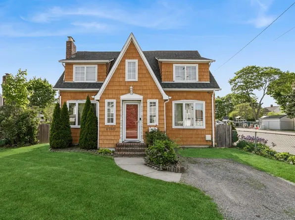 2180 Washington Avenue, Seaford, NY 11783