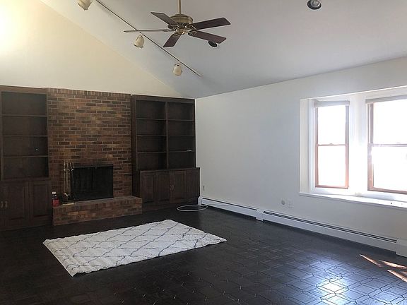 2nd image of 7 Sarazen Ct