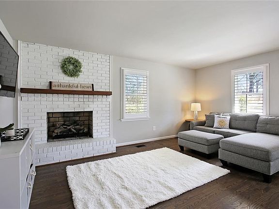 4th image of 1121 McLinden Ave SE
