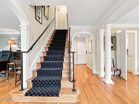 3rd image of 300 Wesley Road