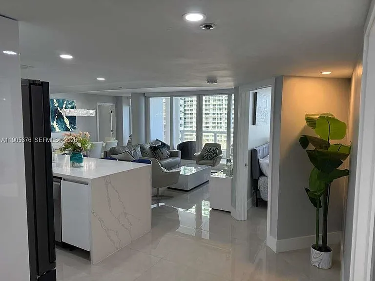 1717 N Bayshore Dr #A-1840 — Photo 2