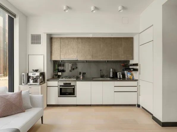 11 Hoyt Street 14E image 3 of 17