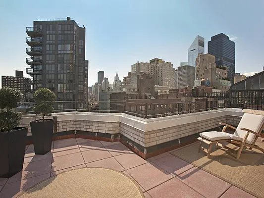Sold by Sotheby's International Realty | media 2