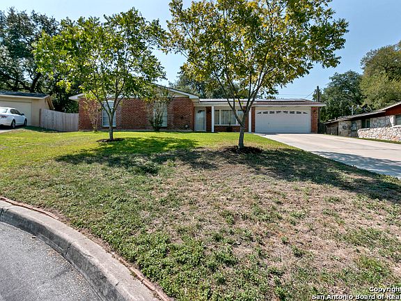 3rd image of 126 Surrey Ln