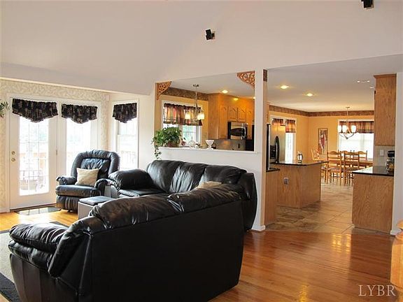 4th image of 1261 Lake Shore Dr
