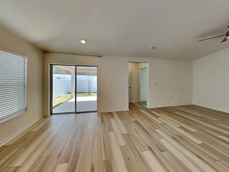 1052 Papaya Cir — Photo 7