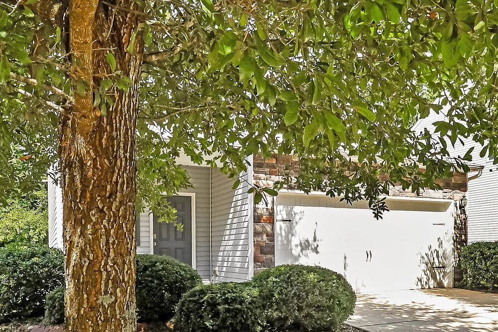 3 bed, 2.5 bath, 1793 sqft, $2,080 — Photo 4