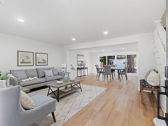 4th image of 3434 SE Rockwood St