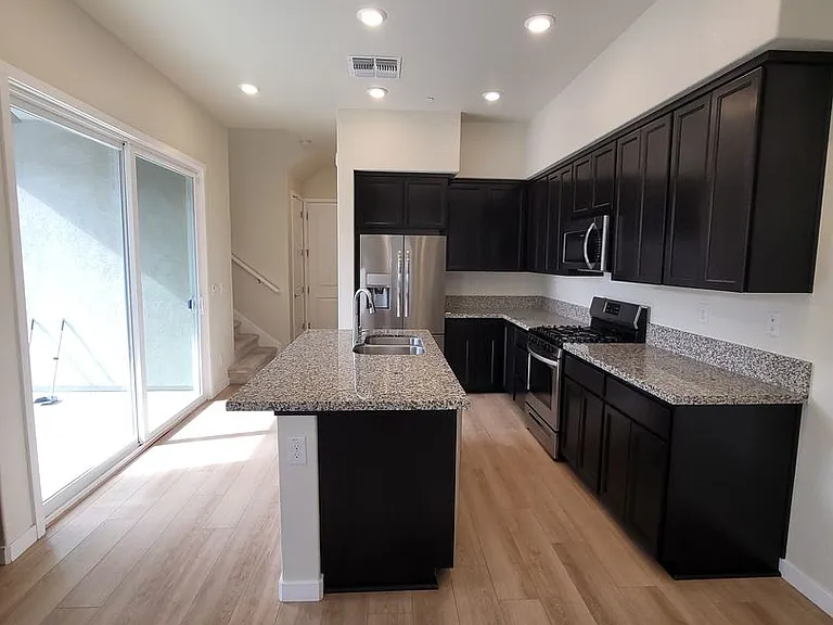 3311 Chickadee Ct — Photo 4