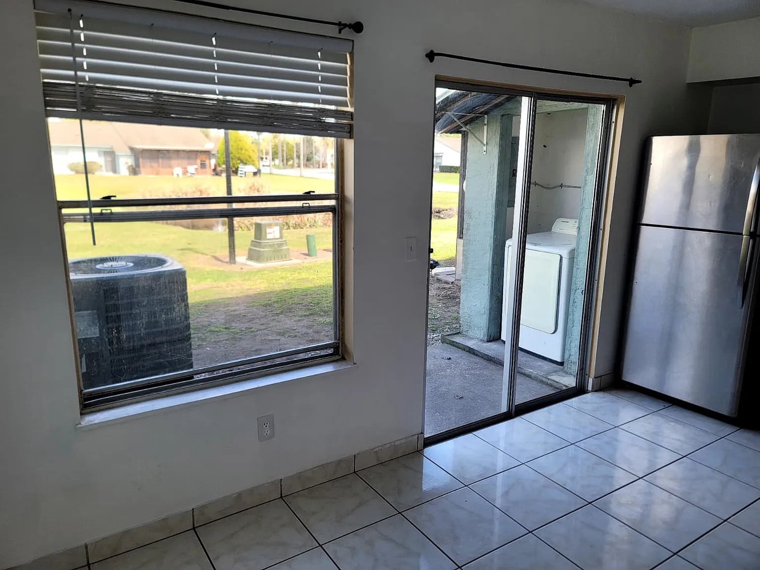 2 bed, 1.5 bath, 992 sqft, $1,400 — Photo 3