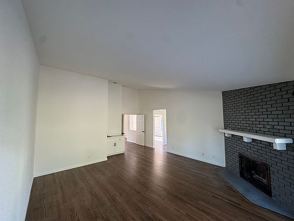 5th image of 3224 La Mesa Dr