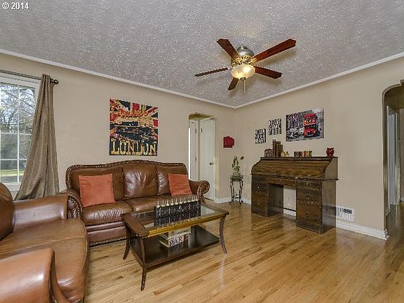 5th image of 10606 NE 187th St
