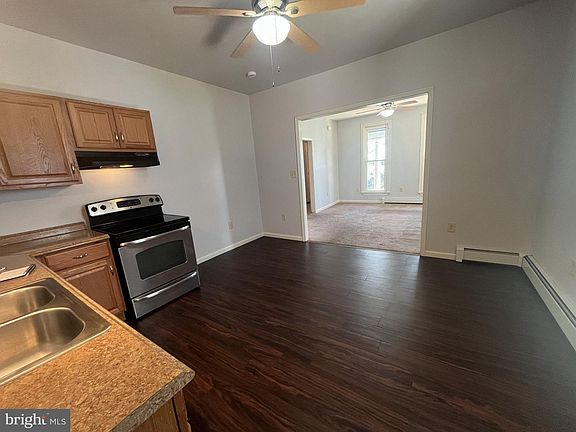 3rd image of 537 W Main Ave