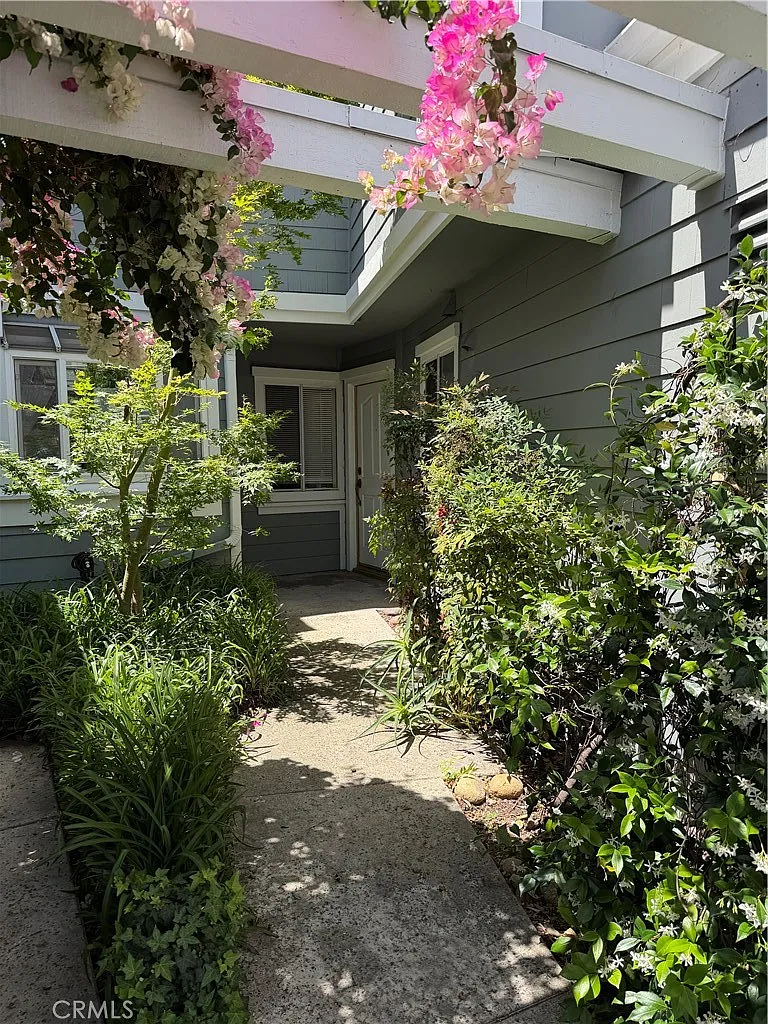 Building Photo - 208 Santa Rosa Ct #208