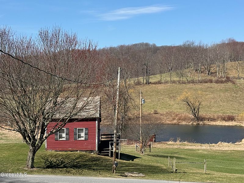 5th image of 818 Middle Road