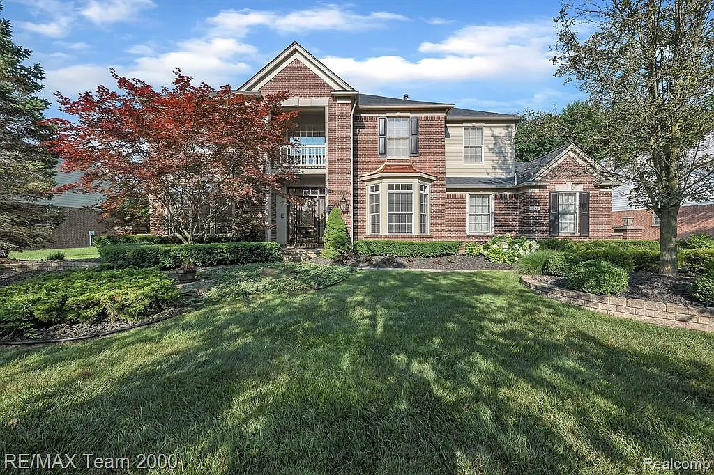 4 bed, 2.5 bath, 3411 sqft, $4,400 — Photo 1