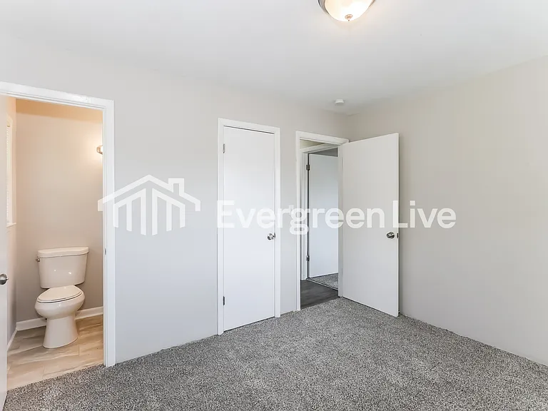 210 Bryant Ave — Photo 10