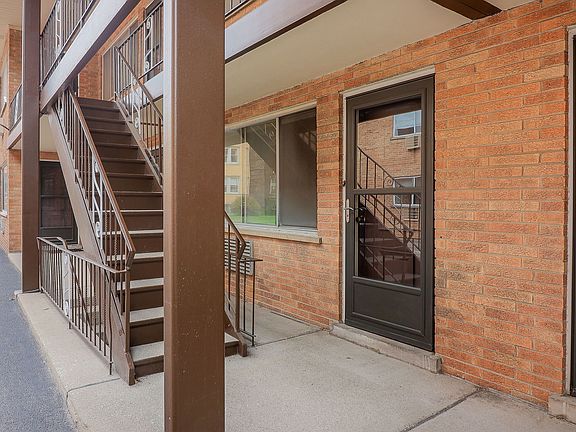 2nd image of 938 Ontario St APT 3